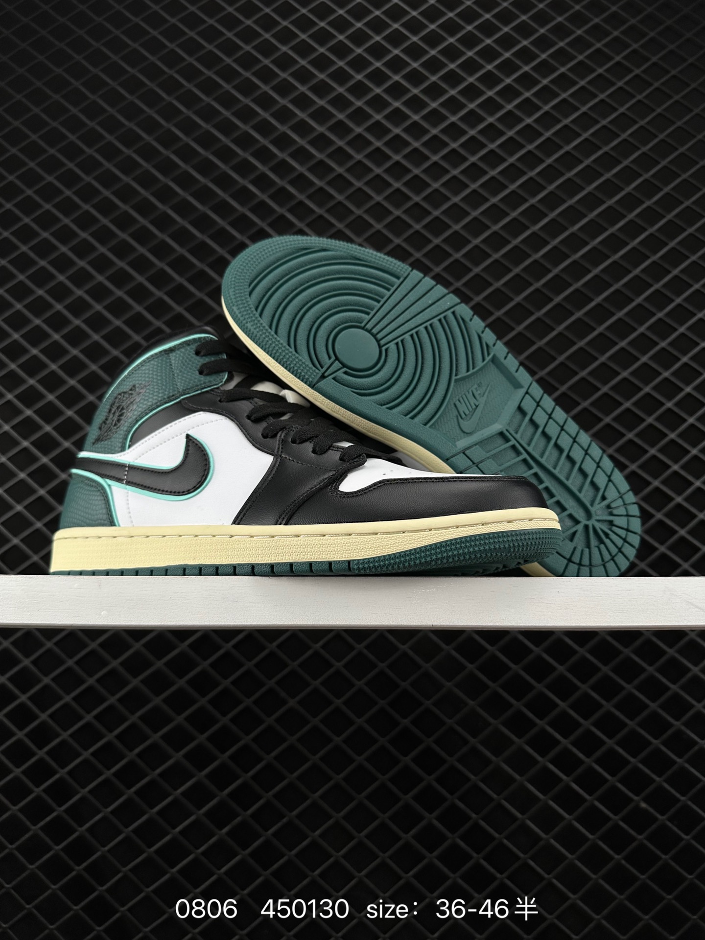 （NIKE）AIR JORDAN 1 MID